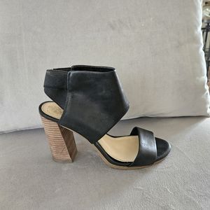 Vince Camuto black leather sandals size 8